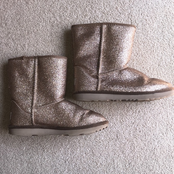 UGG Girl’s Short Gold Glitter Boots - Picture 4 of 7